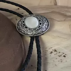 ESTATE FIND VINTAGE Wedding Cowgirl/ Cowboy Bolo Tie Silver Tone Mother Of Pearl