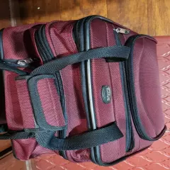 Samsonite Dkx Wheeled Tote Burgundy. In very very good rarely used condition