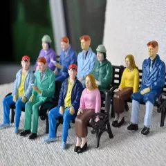 100 pcs G scale Figure 1:22.5 All Seated Painted People