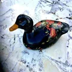 BEAUTIFUL H/CARVED AND PAINTED SIGNED "DONNA BRYANT" DUCK DECOY W/GLASS EYES