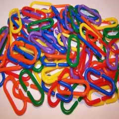 100 Plastic C-Clips Hooks Chain Links Sugar Glider Rat Parrot Bird Toy Parts