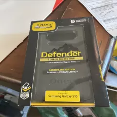 New Otterbox Defender Pro Case + Holster for Samsung Galaxy S10 Black.