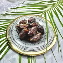 11 LB SKIN TIGHT MEDJOOL DATES. PREMIUM QUALITY FRESH CALIFORNIA DATES.