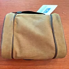 NEW DOCKER'S Hanging Travel Kit ~~ Tan