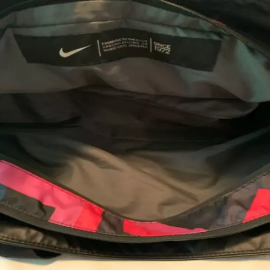 Nike Women's Medium Sized Gym Bag Multi-Colored 3 compartments Excellent Shape