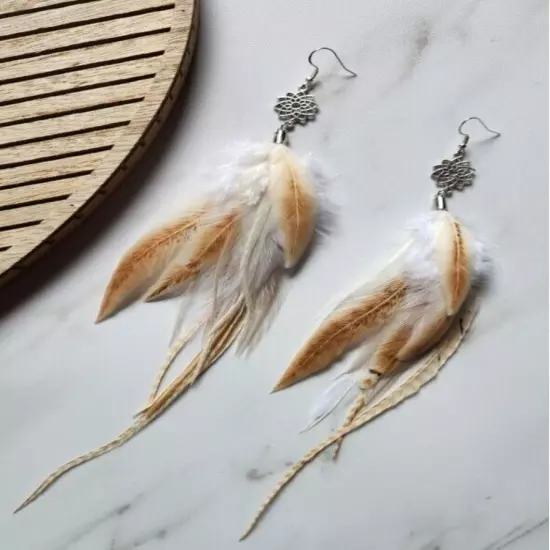 Elegant Beige and White Feather Earrings with Floral Accents – Bohemian Lightwei