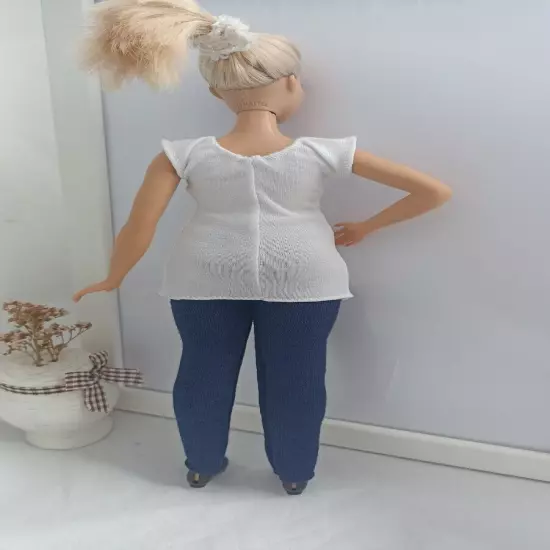 Siut for Curvy doll, stretch, no hook and loop.