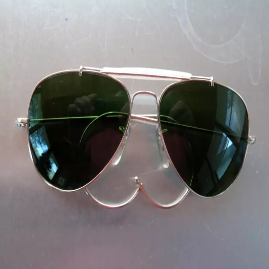 Vintage Aviator Sunglasses Wrap Around Ear Gold Rim Green Glass Diamond logo