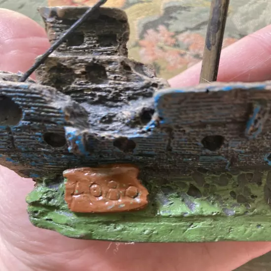 Small Resin Ship Wreck Aquarium Decor Hobo Sign 