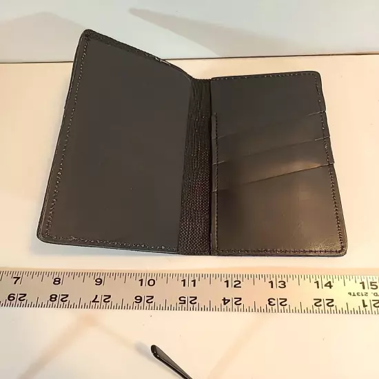 MEN'S BLACK LEATHER BI-FOLD WALLET WITH REPTILE DESIGN NOS