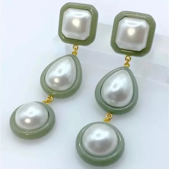 LELE SADOUGHI RESIN PEARL LINEAR EARRINGS in Pearl Fog.