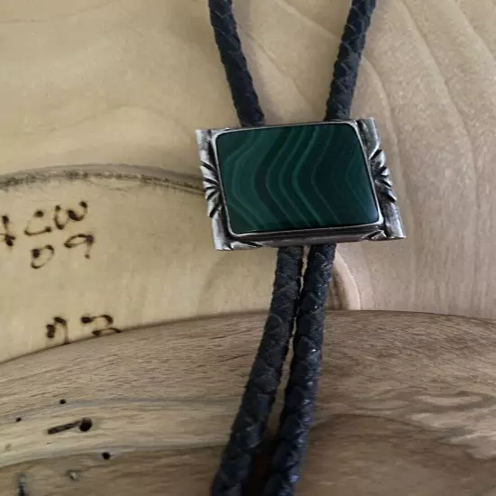 ESTATE VINTAGE FIND-Navajo Sterling Silver Malachite Bolo Signed JBJ Handmade