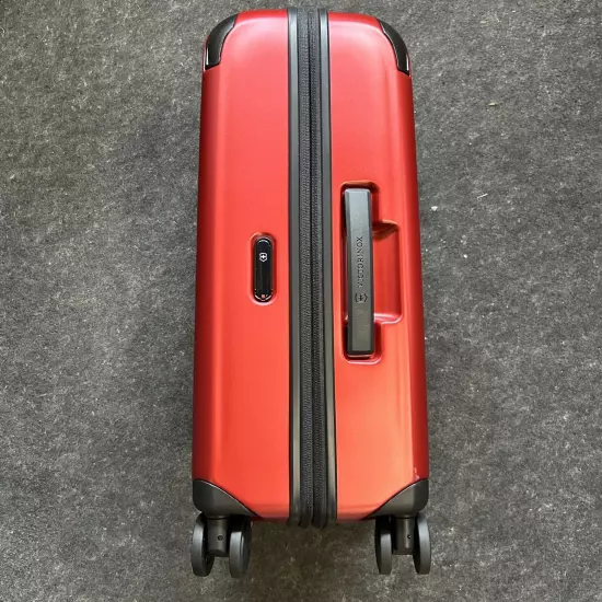 Victorinox Spectra 3.0 Frequent Flyer Plus Modern Hardside Carry-On 23" 45L, Red