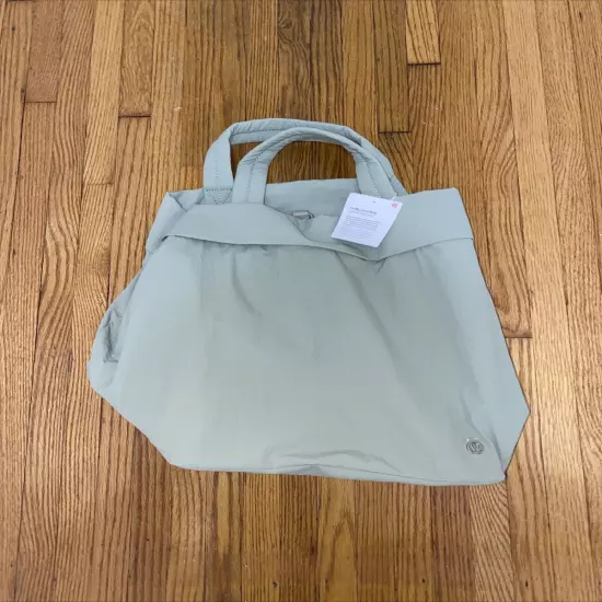 LULULEMON On My Level Bag 2.0 Greyish Green Orig. $128 NWT