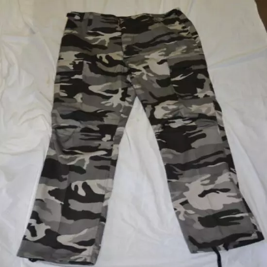 New black and white combat style pants size large (#bte74)