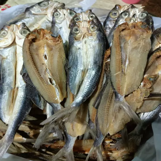 Sun Dried Flying Fish Seafood (Piyamesso Karawala) Dry Fish 100% High Quality