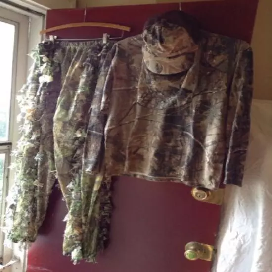  3-D Big Leafy Bug Master Pants Mossy Oak L/XL Cabela's Hat and Camouflage Shirt