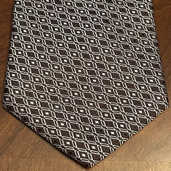 Van Heusen Brown Hand Made 100% Polyester Men’s Neck Tie Made In China