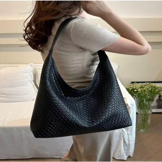 Black Fashionable And Minimalist Woven Embossed Shoulder Bag