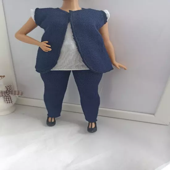 Siut for Curvy doll, stretch, no hook and loop.