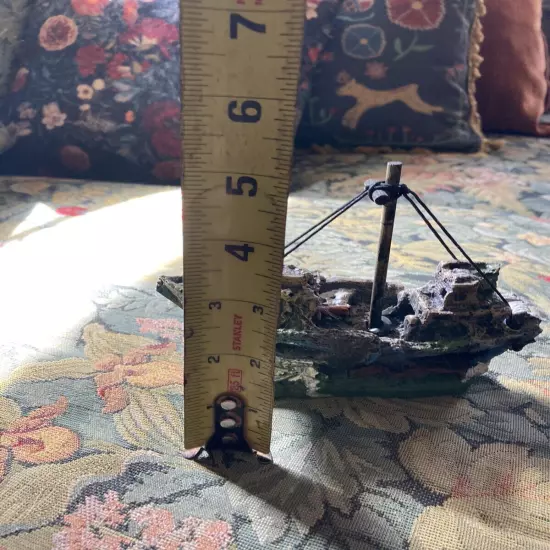 Small Resin Ship Wreck Aquarium Decor Hobo Sign 