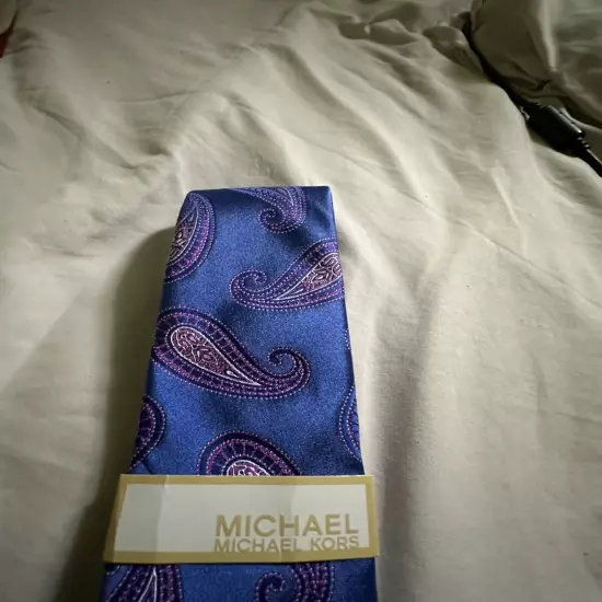 New MICHAEL KORS Mens Silk Tie Blue Paisley New Fashion MSRP $69.50 59x3.25