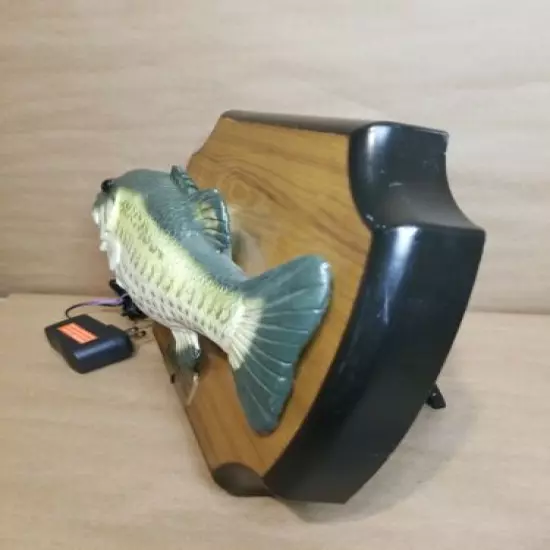 Gemmy Industries Corp. BIG MOUTH BILLY BASS SINGING LARGE MOUTH BASS 1999.