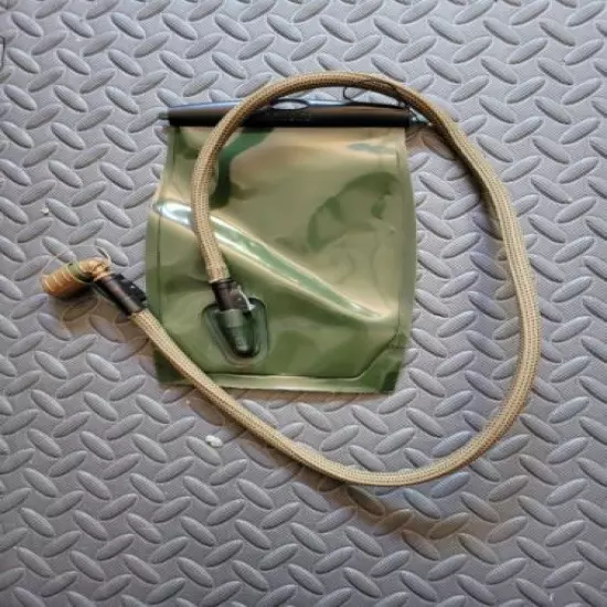 Source Tactical Gear Kangaroo 1L Collapsible Hydration Bladder & Tube, QD valves