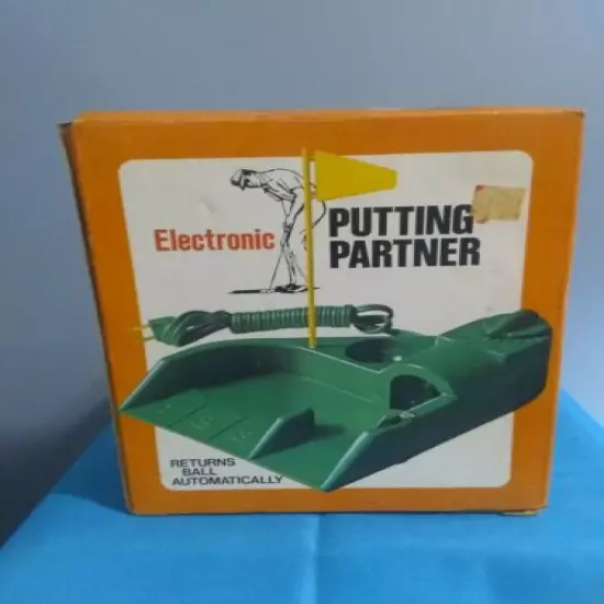 1960's Oscar Jr Electronic Putting Partner Golf Ball Return in Box & Tested