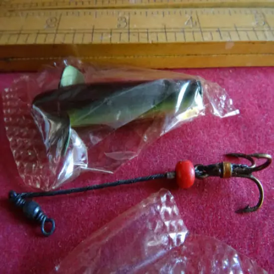 3 GOOD VINTAGE HARDY LURES, 2 UNUSED IN PACKETS