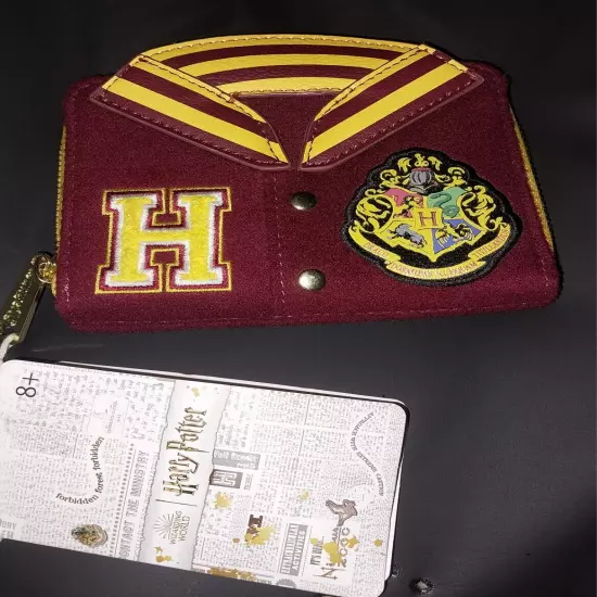 Harry Potter - Hogwarts Gryffindor Varsity 4" Faux Leather Zip-Around Wallet