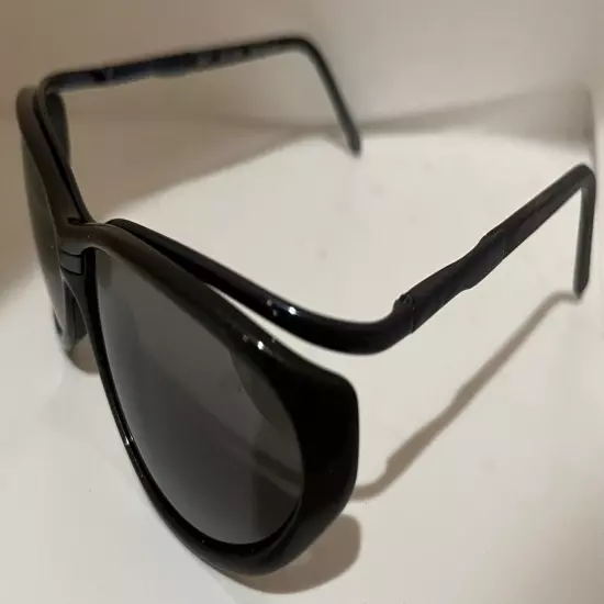 Maui Jim Oasis MJ-112-02 Sunglasses Black Frame Polarized Gradient Grey Lens