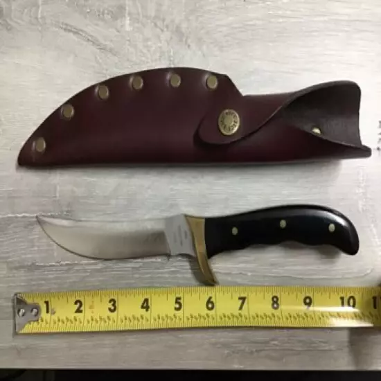 UNIQUE ENGRAVED BUCK KNIFE AKONUA WITH ORIGINAL CASE