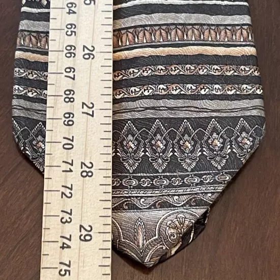 Round & Yorke Hand Made 100% Imported Silk Men’s Neck Tie Made In USA