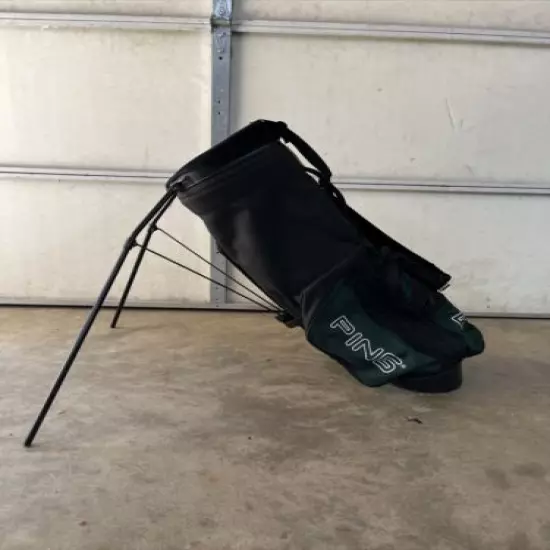 Vintage PING Hoofer Green/Black 4 Way Divider Golf Bag. The bag has dual straps