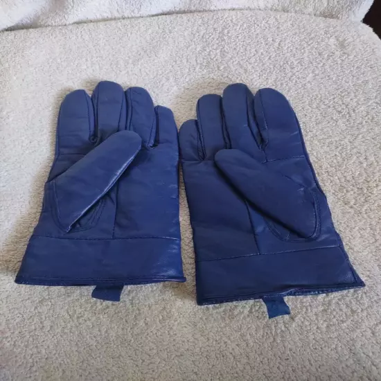 Ladies Gloves- Shell sheepskin, lining polyester-says size M/L, but small for me