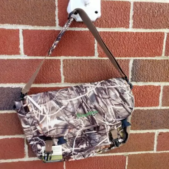 Max4 advantage cammo hunting Bag , new with tags, Waterproof. Tanglefree 