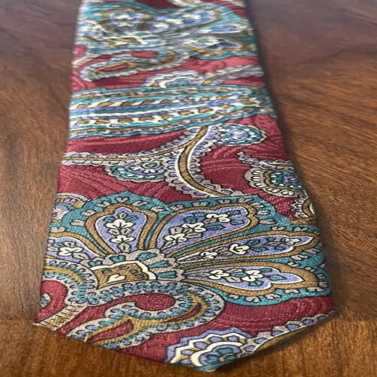 Geoffrey Beene, Made In Usa, 100% Silk Fabric From Italy, Men’s Neck Tie