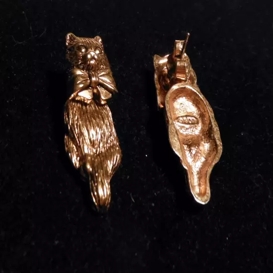 AVON ~ DANGLING GOLD COLOR KITTY PIERCED EARRINGS.