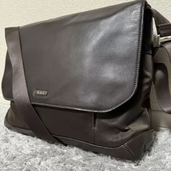 Tumi Leather Messenger Shoulder Bag Brown 2948Chf