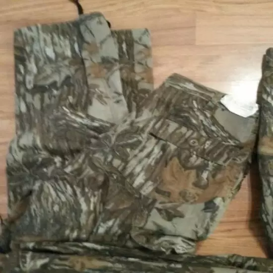 Realtree 6 pocket cargo pants. 42 x 34, 40 x 34, 38 x 34, NWOT. USA made 