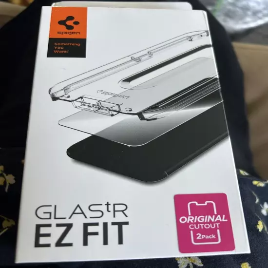 iPhone 12 Pro / / 12 / Screen Protector Spigen [GLAStR EZ FIT]