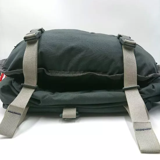 Beautiful, popular model Mystery Ranch Invader body bag, large capacity, gray.