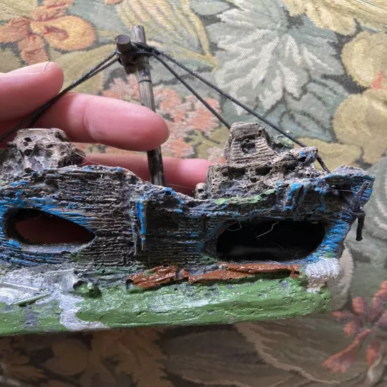 Small Resin Ship Wreck Aquarium Decor Hobo Sign 