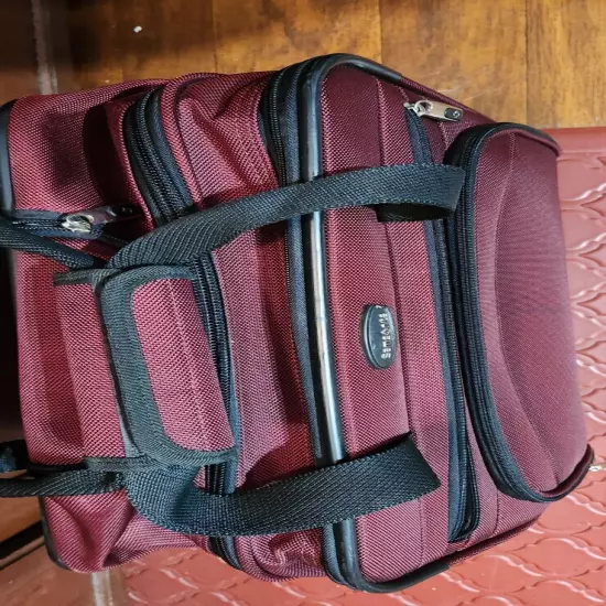 Samsonite Dkx Wheeled Tote Burgundy. In very very good rarely used condition