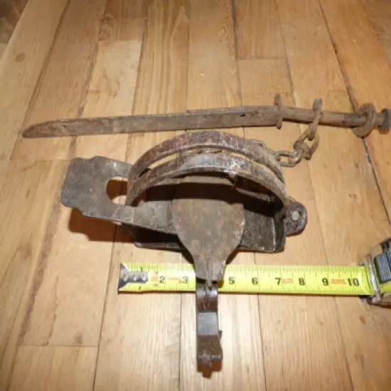 VINTAGE BLAKE & LAMB #4 JUMP STEEL TRAP WITH STAKE