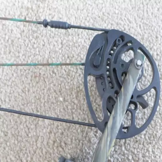 2010 BOWTECH SOLDIER RH 28/65 COMPOUND BOW EXCELLENT