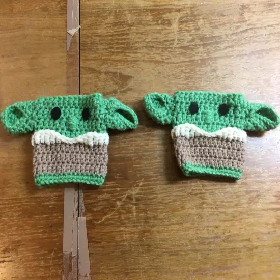 ADORABLE HAND KNITTED BABY YODA HAND WARMERS - NEW / NO TAGS