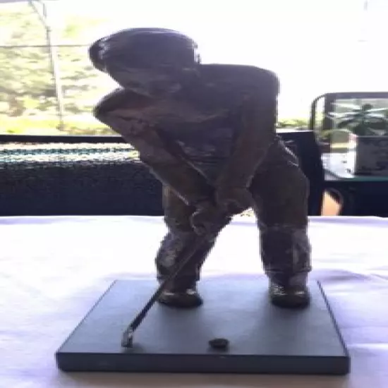 A Original Vintage Limited Edition Golfer Bronze Sculpture By Ian Thomas #31/150