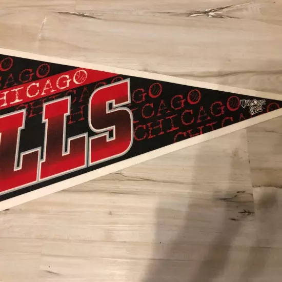 VINTAGE Chicago Bulls 1990's Full Size Wincraft Edition #5 Pennant Jordan Puppen